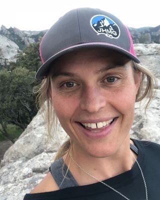 Julia Niles profile image